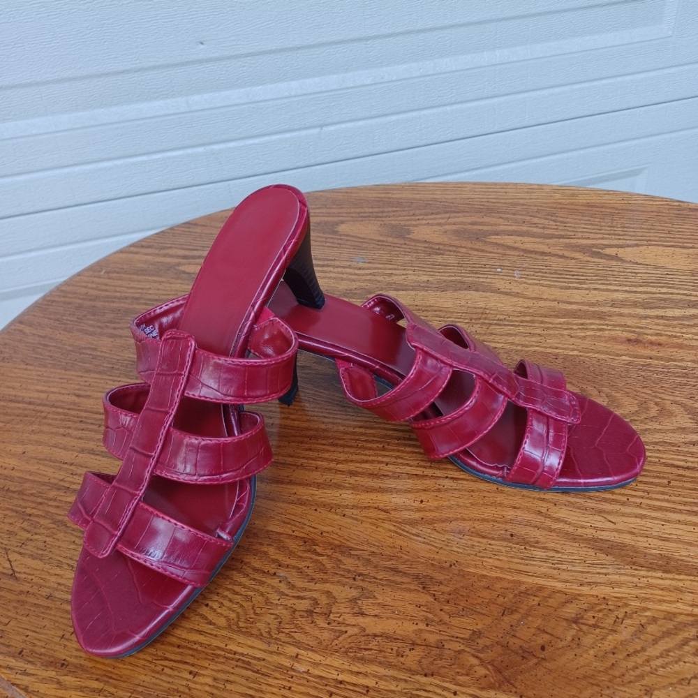 Backless Red Heels New Size 6, 
Unknown brand